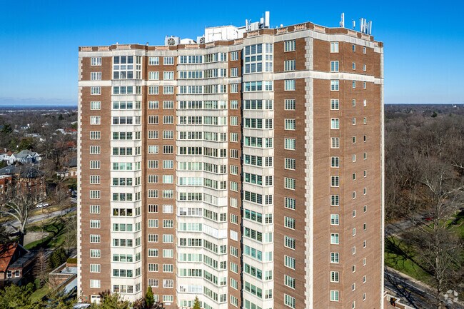 Building Photo - 1400 Willow Ave