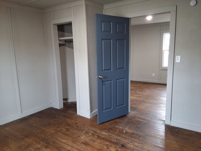 Building Photo - Comfy 2 Bedroom, 1 Bath House located in Radcliff