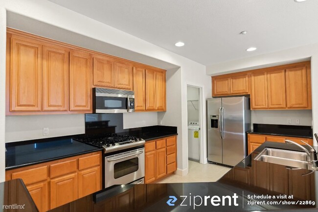 Building Photo - 2 br, 2.5 bath Condo - 1817 Camino Leonor,...