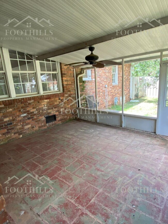 Building Photo - 209 Brentwood Cir