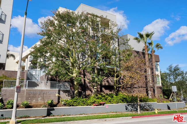 Building Photo - 12655 Bluff Creek Dr