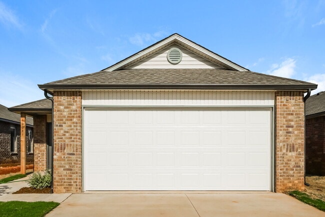 Building Photo - 10041 Appaloosa Ln