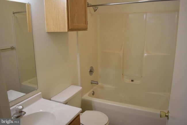 Building Photo - 961 Orchard Dr