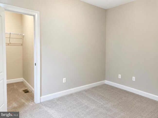 Building Photo - 3348 Burton Dr