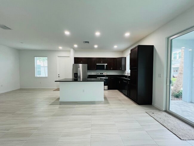 Building Photo - 16411 Powerscourt Dr