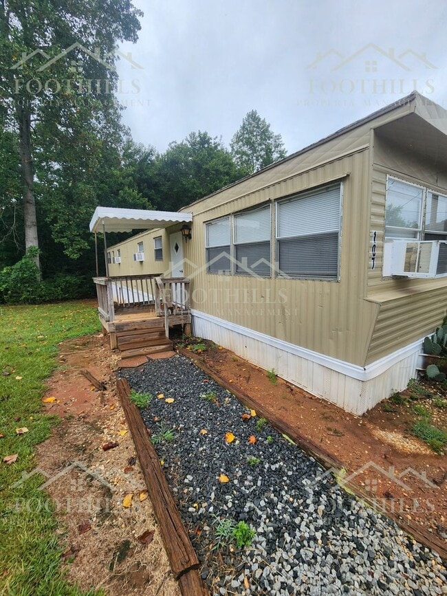 Building Photo - 3-Bedroom Single Wide in Westminister  wit...