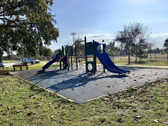 Building Photo - 3012 Glenwood Rd