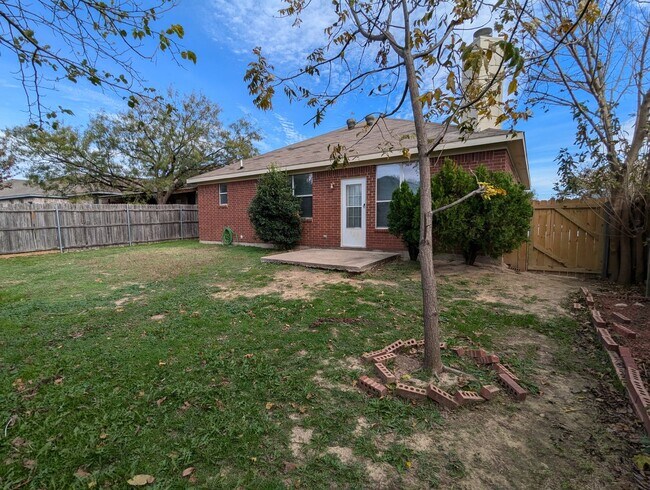 Building Photo - 3 Bedroom Home in West Fort Worth