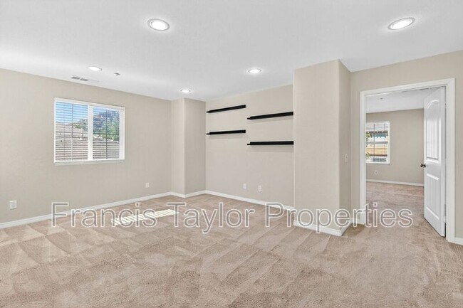 Building Photo - 504 Eureka Dr