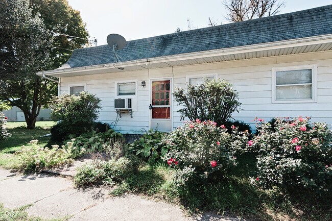 Primary Photo - 413 E Main St