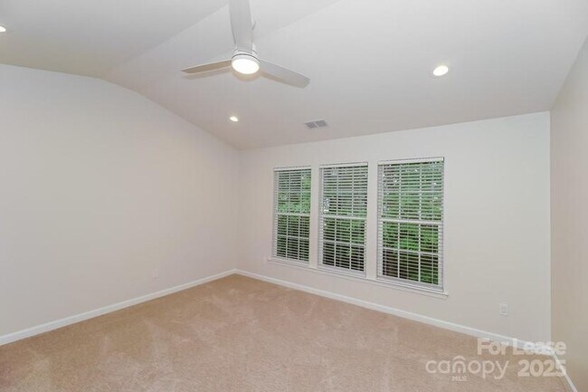 Building Photo - 10310 Blakeney Preserve Dr