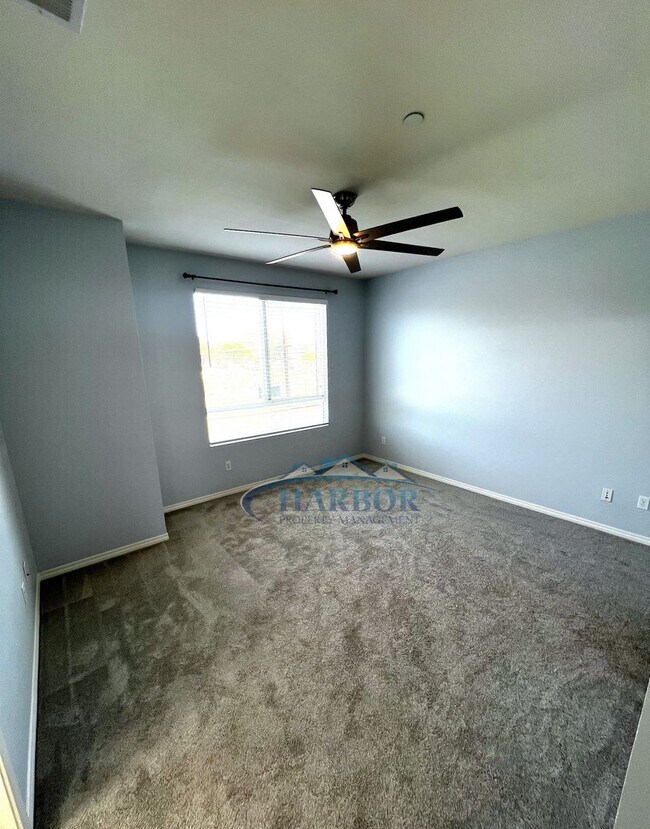 Building Photo - Elegant 3-Story, 4-Bedroom, 3-Bath Condo