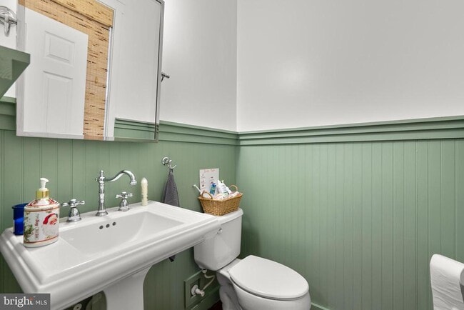 Building Photo - 35507 St James Dr