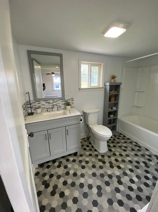 Building Photo - Available May 21st!!!