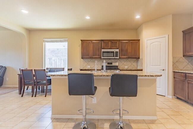 Building Photo - 6927 Kate Reed Dr