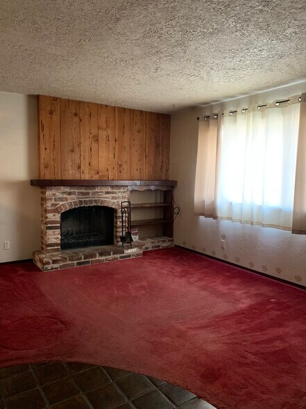 Living room - 7110 Celia Ave