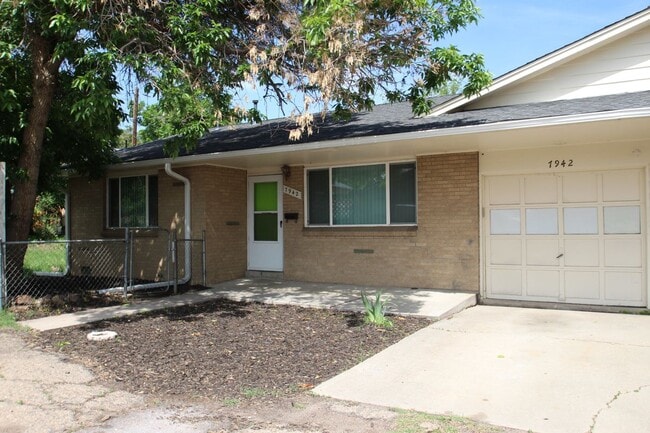 Primary Photo - 7942 Meade St