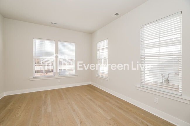 Building Photo - 129 Bloomsbury St