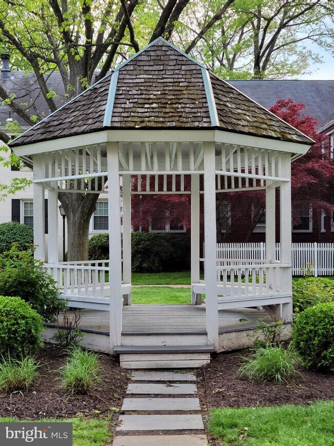 Building Photo - 2900 13th Rd S