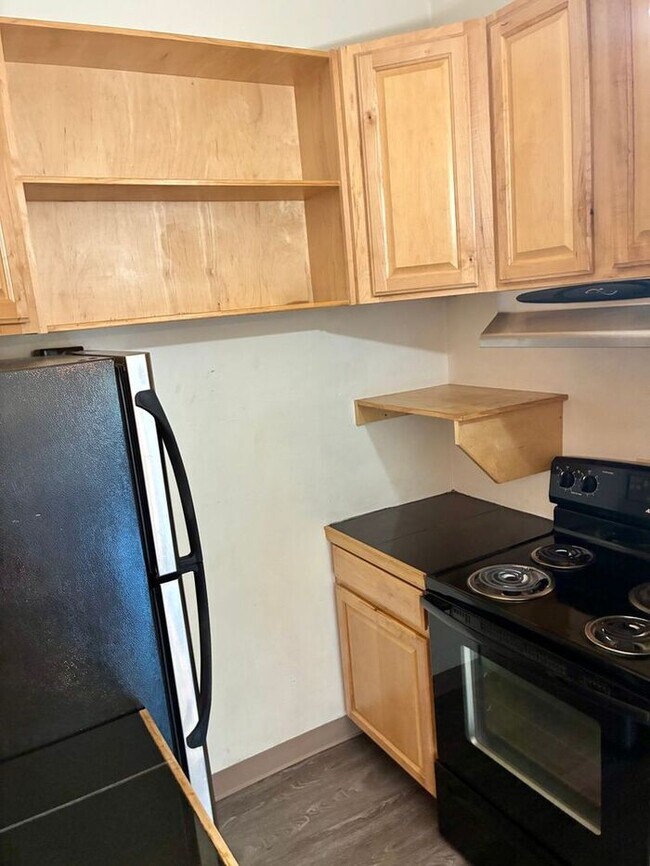 Building Photo - 2 Week Off First Months Rent!!! Recently Upgraded 2 Bedroom Apt Near Horsetooth!
