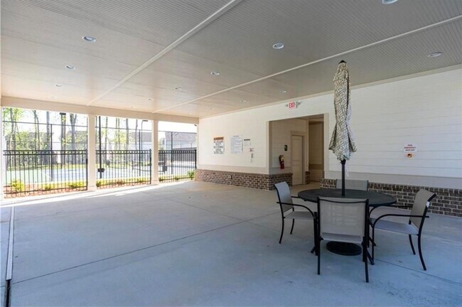 Building Photo - 3057 Beacon Bend Xing