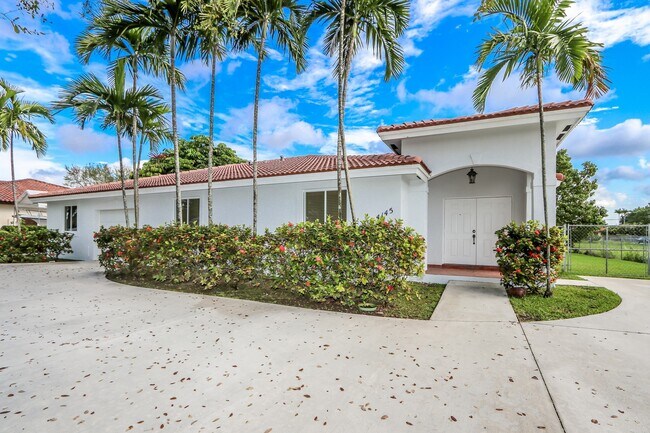 Building Photo - 4145 SW 84th Ct