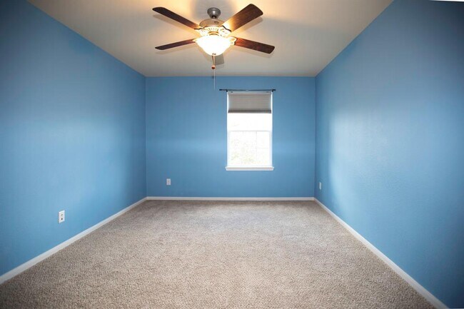 Building Photo - 7010 Stevenson Dr