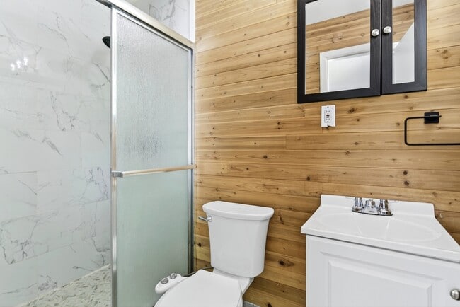 Building Photo - 6635 Blackwood Dr