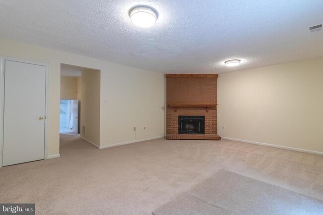Building Photo - 4796 Gainsborough Dr