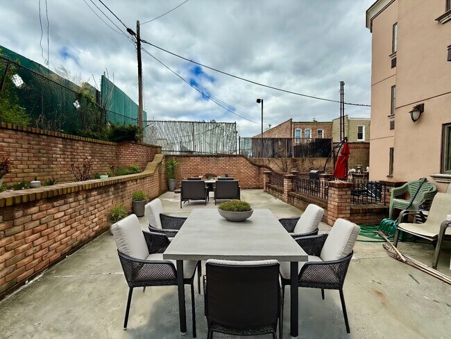 Building Photo - 62-48 60th Pl