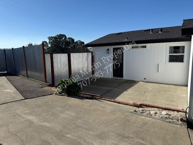 Building Photo - Great Single Level Home in the Country ~ West Petaluma ~ 2bd/2ba with Large Bonus Room