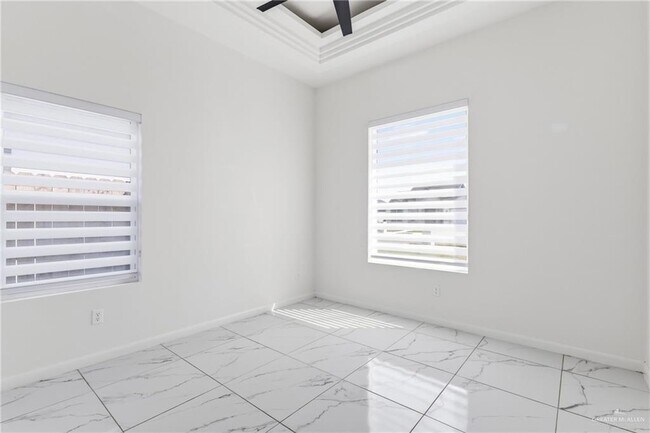 Building Photo - 22 N Chula Vista St