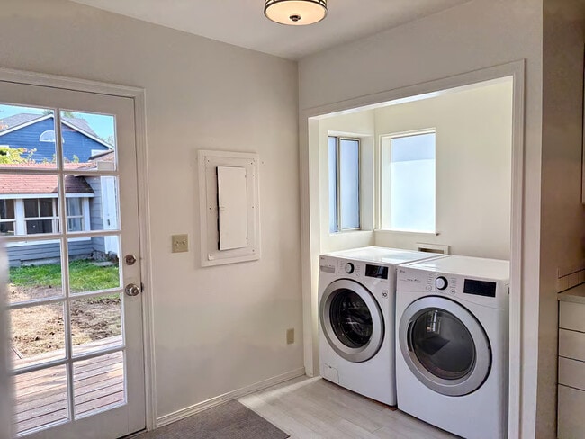 Building Photo - 4755 N Pearl St