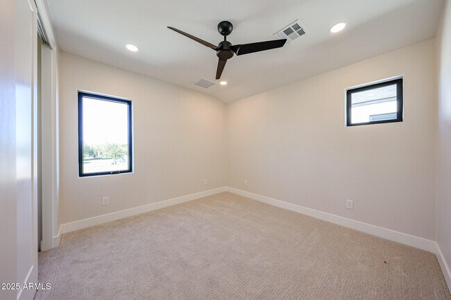 Building Photo - 6314 N 10th Dr