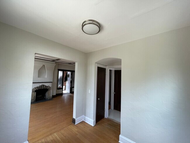 Building Photo - 1155 Saint Johns Ave
