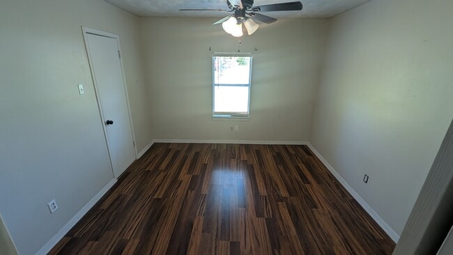 Building Photo - 1607 Bells Dr