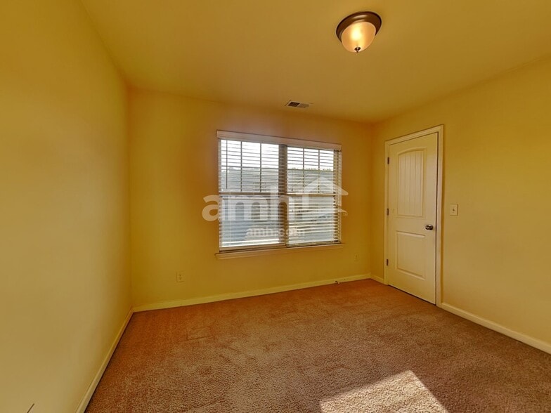 Building Photo - 1302 Lock Heath Trail SE