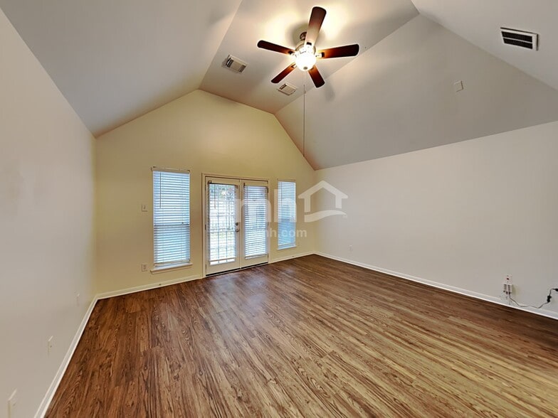 Building Photo - 15207 Henderson Point Dr