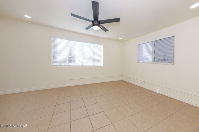 Building Photo - 1654 N Rosemont Blvd