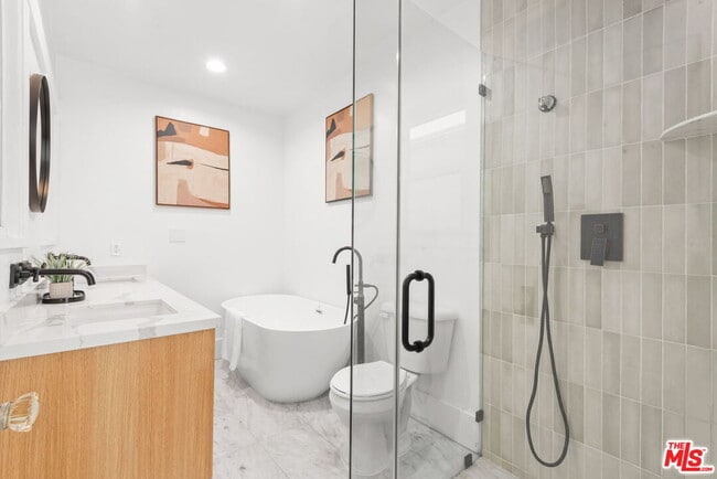 Building Photo - 1107 S St Andrews Pl