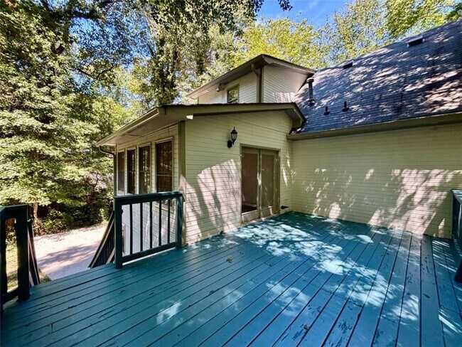 Building Photo - 665 Gregory Manor Dr SW