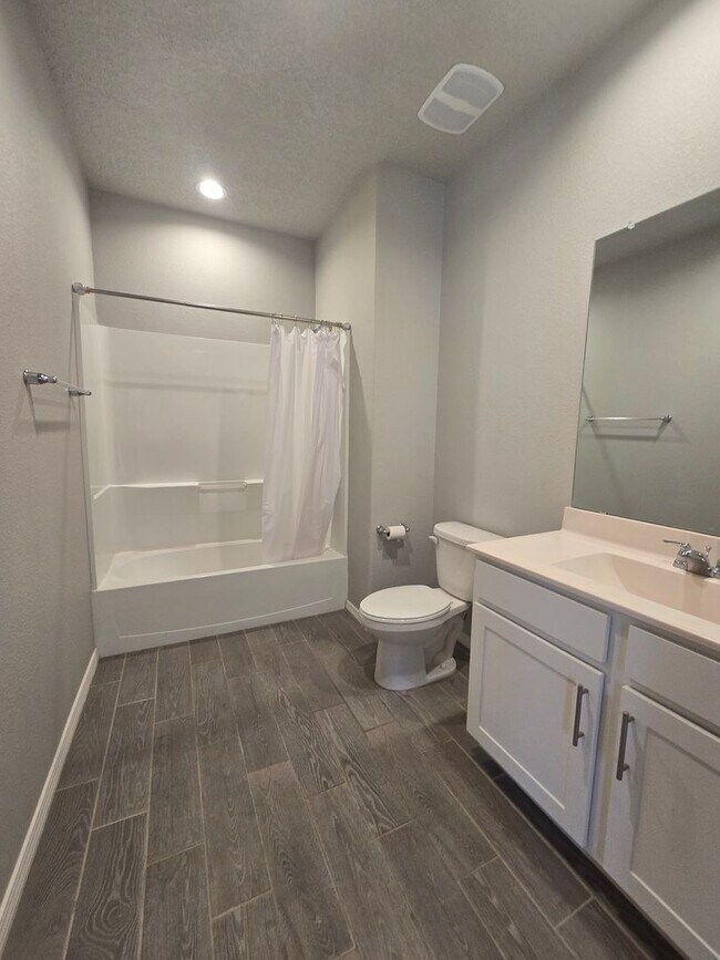 Building Photo - 4 bedroom in Los Diamantes