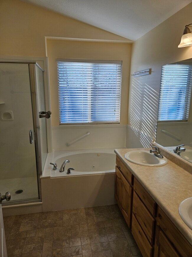 Building Photo - 1023 W Boston Ct