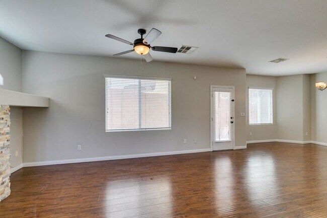 Building Photo - Beautiful 3 Bed / 3 Bath Home in Skyridge Community