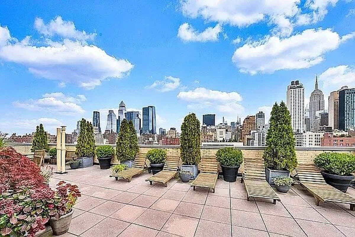 Building Photo - 200 W 20th St