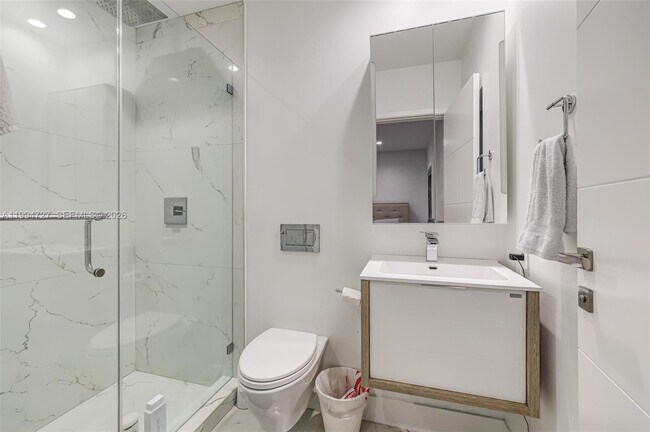 Building Photo - 79 Shore Dr W