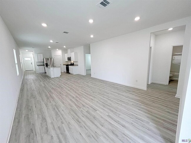 Building Photo - 4 Bedroom House NEAR LSU - Hunters Trace- ...