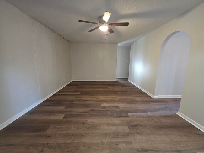 Building Photo - 5716 Woodridge Ln