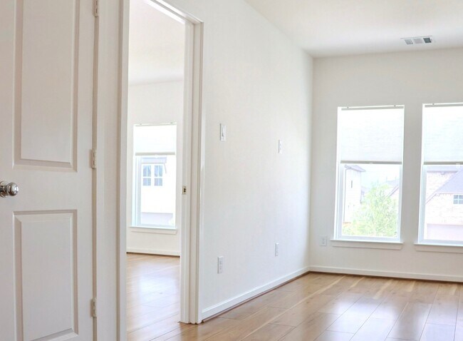 Building Photo - 17631 Carnation Gln Dr