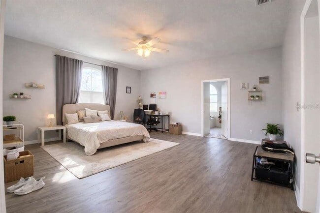 Building Photo - 5116 E 122nd Ave